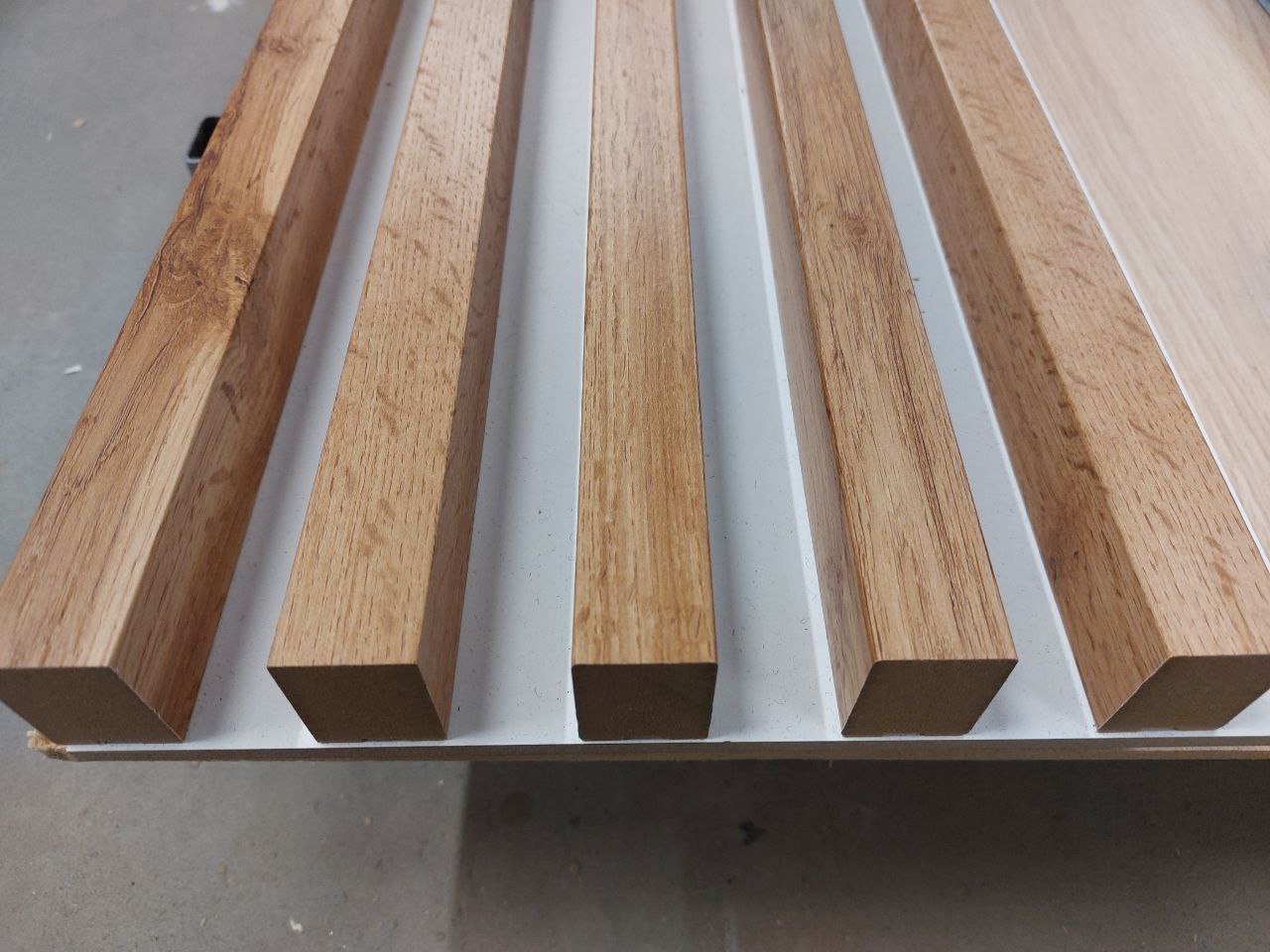 LAMELE NA BIAŁEJ PŁYCIE MDF - DĄB WOTAN - WADA - 3X4P1